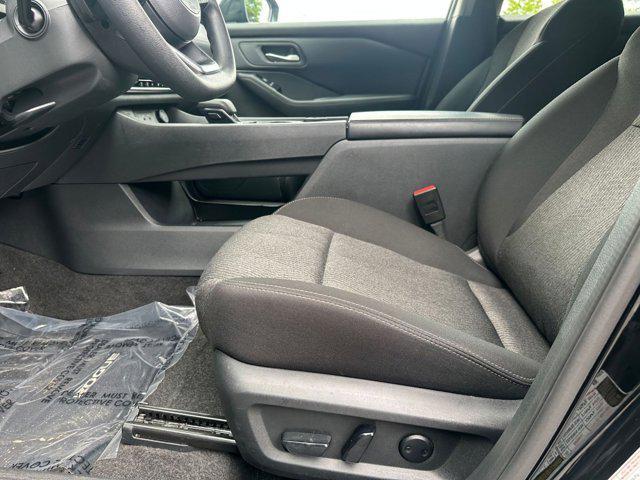 Photo of 2024 Super Black Nissan Rogue