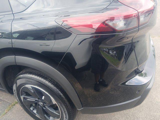 Photo of 2024 Super Black Nissan Rogue