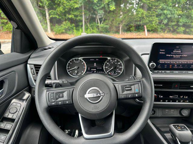 Photo of 2024 Super Black Nissan Rogue