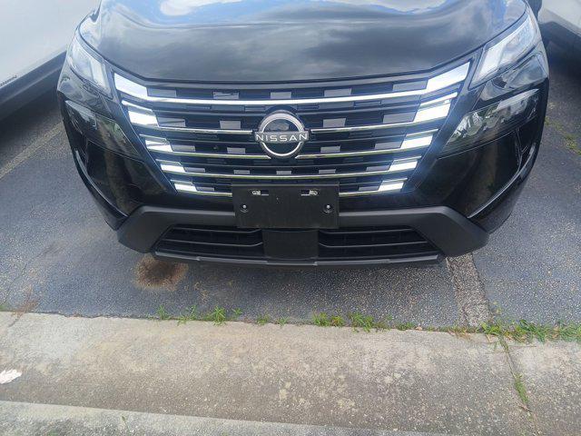 Photo of 2024 Super Black Nissan Rogue