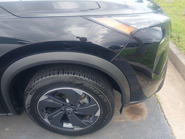 Photo of 2024 Super Black Nissan Rogue
