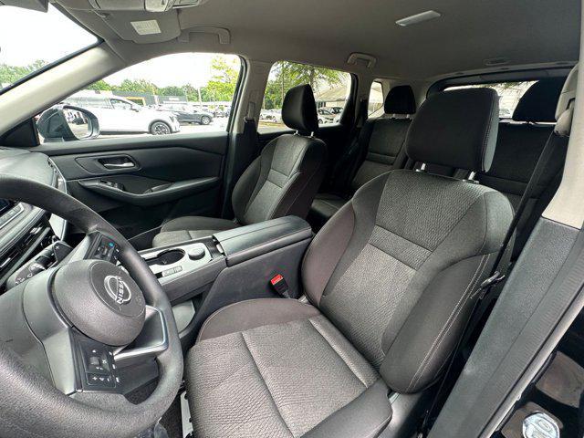 Photo of 2024 Super Black Nissan Rogue