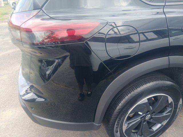 Photo of 2024 Super Black Nissan Rogue
