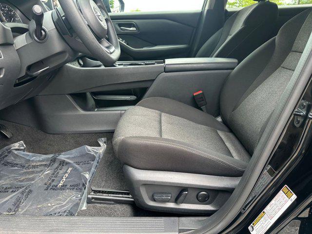 Photo of 2024 Super Black Nissan Rogue