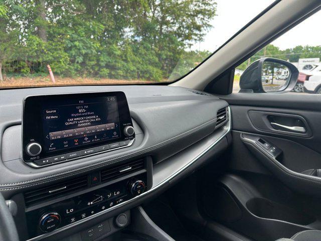 Photo of 2024 Super Black Nissan Rogue