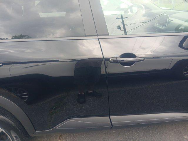 Photo of 2024 Super Black Nissan Rogue