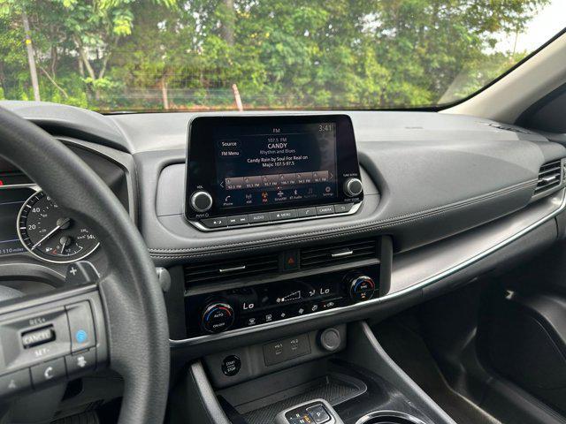 Photo of 2024 Super Black Nissan Rogue