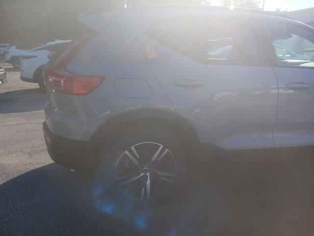 Photo of 2024 Gray Volvo XC40