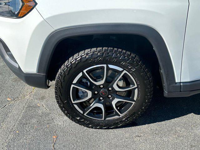 Photo of 2025 Bright White Clearcoat Jeep Compass