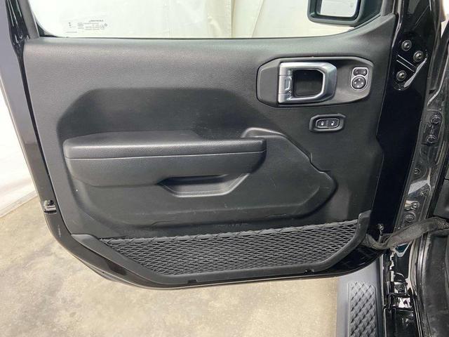 Photo of 2023 Black Clearcoat Jeep Gladiator