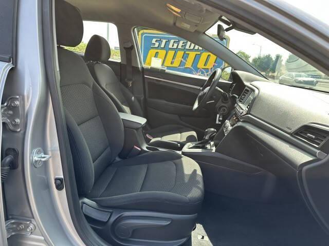 Photo of 2020 Stellar Silver Hyundai ELANTRA
