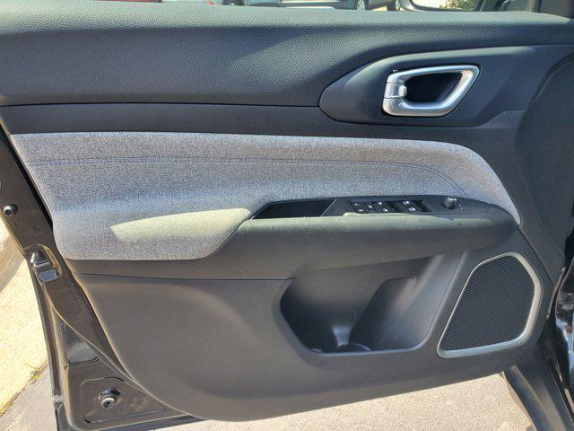 Photo of 2023 Diamond Black Crystal Pearlcoat Jeep Compass