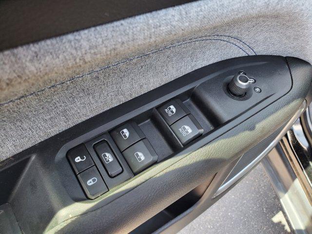 Photo of 2023 Diamond Black Crystal Pearlcoat Jeep Compass