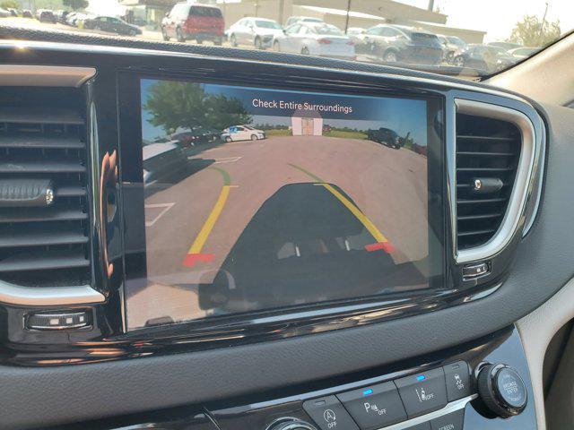 Photo of 2023 Granite Crystal Metallic Clearcoat Chrysler Pacifica