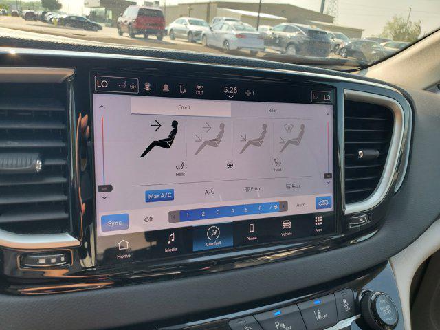 Photo of 2023 Granite Crystal Metallic Clearcoat Chrysler Pacifica