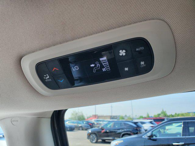 Photo of 2023 Granite Crystal Metallic Clearcoat Chrysler Pacifica