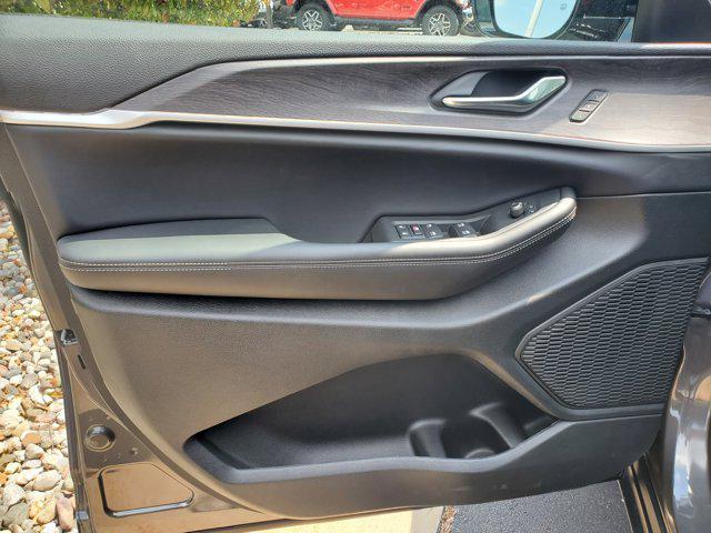 Photo of 2025 Baltic Gray Metallic Clearcoat Jeep Grand Cherokee L
