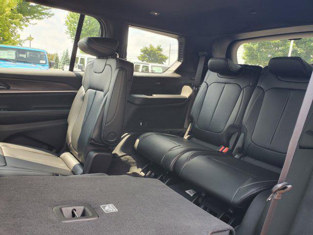 Photo of 2025 Baltic Gray Metallic Clearcoat Jeep Grand Cherokee L