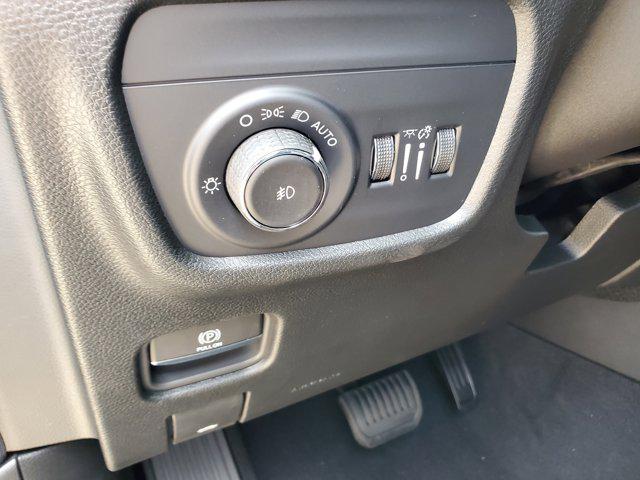 Photo of 2025 Baltic Gray Metallic Clearcoat Jeep Grand Cherokee L