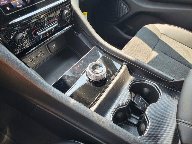 Photo of 2025 Diamond Black Crystal Pearlcoat Jeep Grand Cherokee