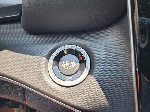 Photo of 2025 Diamond Black Crystal Pearlcoat Jeep Grand Cherokee