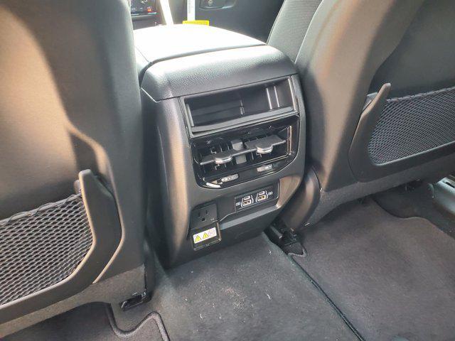 Photo of 2025 Diamond Black Crystal Pearlcoat Jeep Grand Cherokee