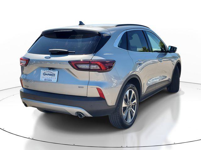 Photo of 2024 Silver Metallic Ford Escape
