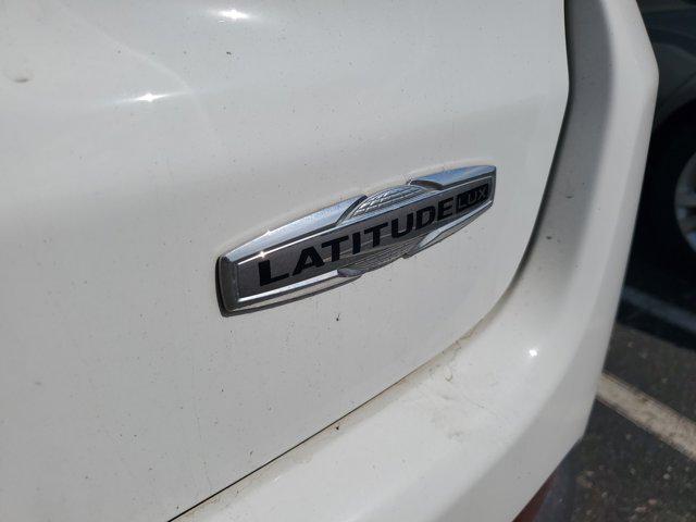 Photo of 2024 Bright White Clearcoat Jeep Compass