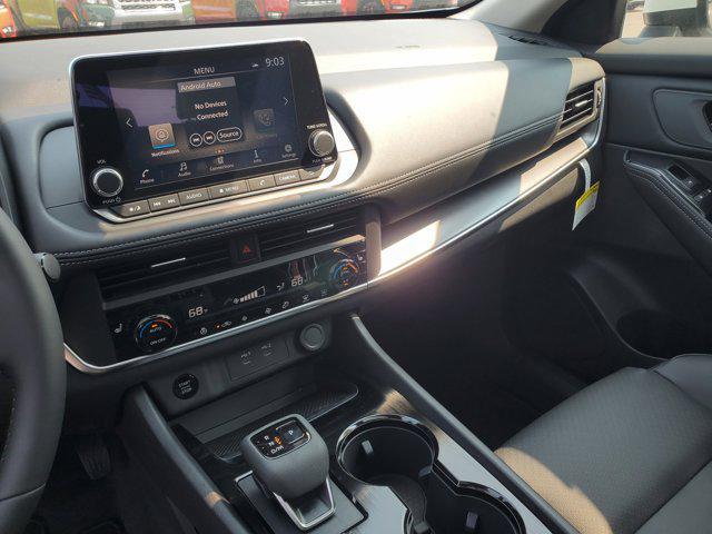 Photo of 2025 Everest White Pearl Nissan Rogue