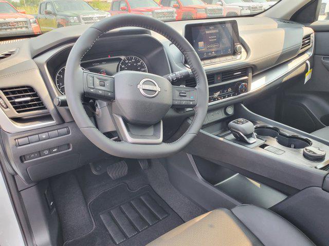 Photo of 2025 Everest White Pearl Nissan Rogue