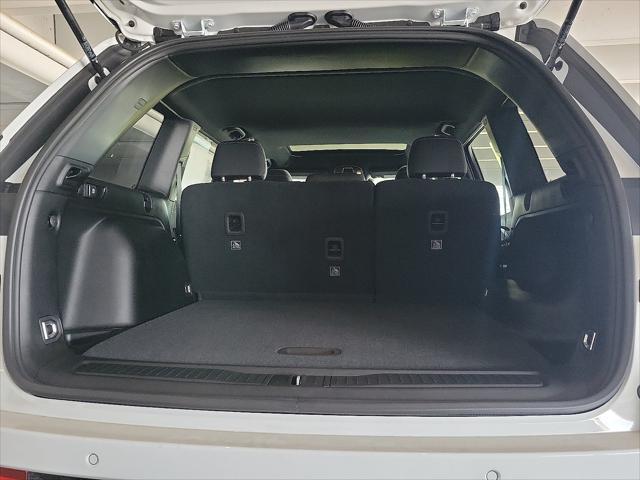 Photo of 2025 Bright White Clearcoat Jeep Grand Cherokee