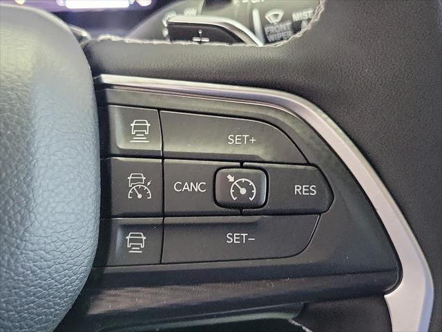 Photo of 2025 Bright White Clearcoat Jeep Grand Cherokee