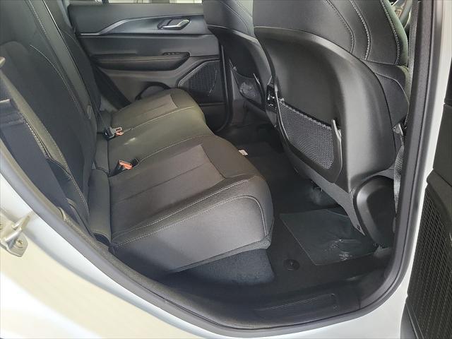 Photo of 2025 Bright White Clearcoat Jeep Grand Cherokee