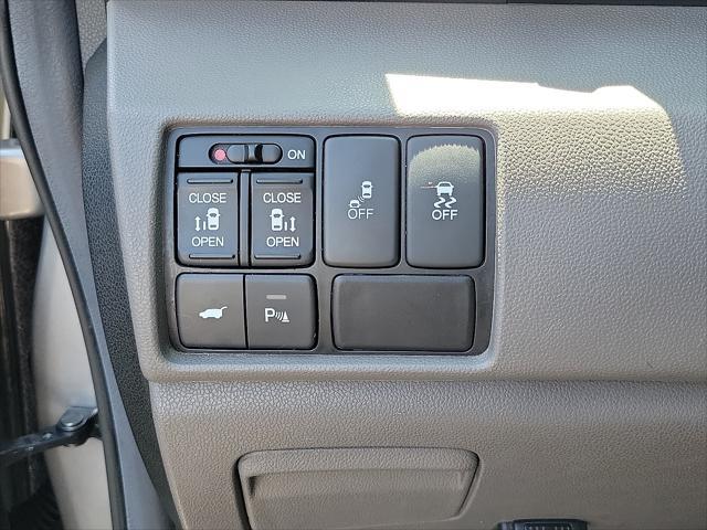 Photo of 2012 Alabaster Silver Metallic Honda Odyssey