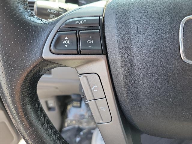 Photo of 2012 Alabaster Silver Metallic Honda Odyssey