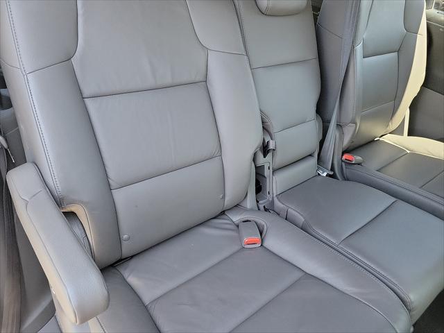 Photo of 2012 Alabaster Silver Metallic Honda Odyssey