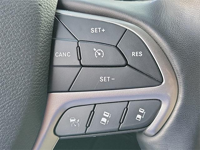 Photo of 2021 Diamond Black Crystal Pearlcoat Jeep Grand Cherokee