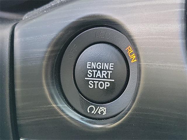 Photo of 2021 Diamond Black Crystal Pearlcoat Jeep Grand Cherokee
