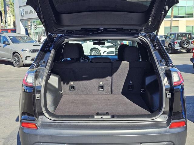 Photo of 2020 Diamond Black Crystal Pearlcoat Jeep Cherokee