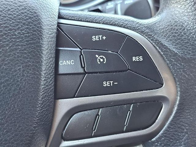 Photo of 2020 Diamond Black Crystal Pearlcoat Jeep Cherokee