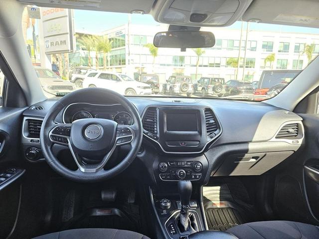 Photo of 2020 Diamond Black Crystal Pearlcoat Jeep Cherokee