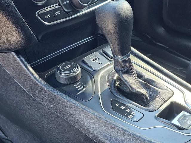 Photo of 2020 Diamond Black Crystal Pearlcoat Jeep Cherokee