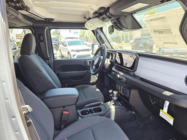 Photo of 2025 Anvil Clearcoat Jeep Wrangler