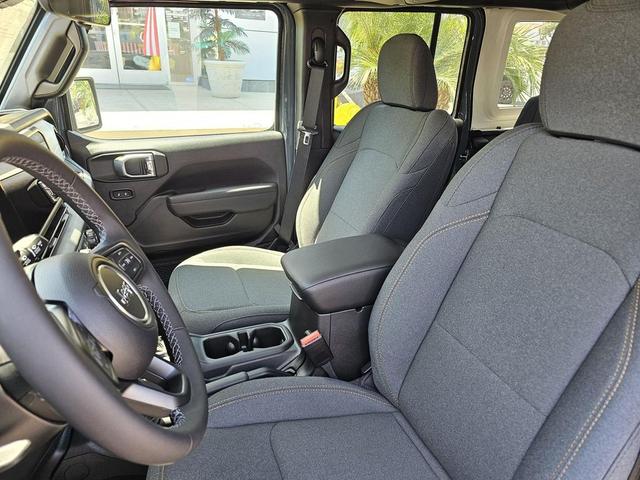 Photo of 2025 Anvil Clearcoat Jeep Wrangler