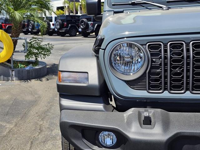 Photo of 2025 Anvil Clearcoat Jeep Wrangler
