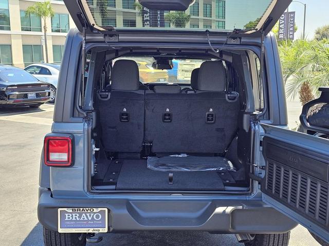 Photo of 2025 Anvil Clearcoat Jeep Wrangler