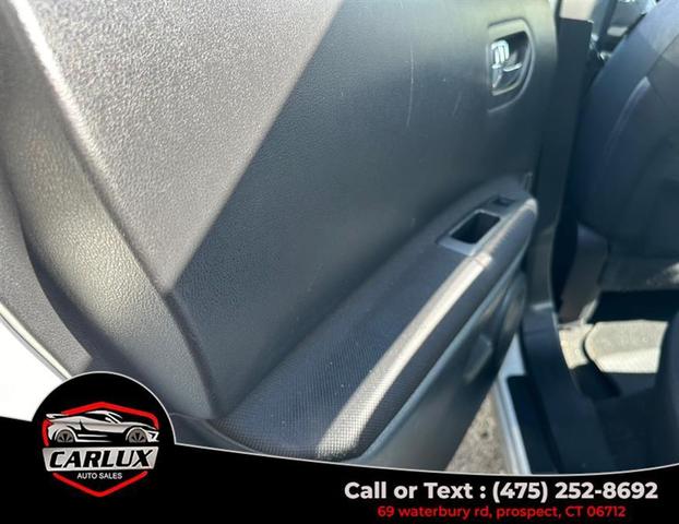 Photo of 2013 Pearl White Nissan Rogue