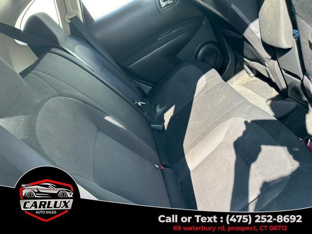 Photo of 2013 Pearl White Nissan Rogue