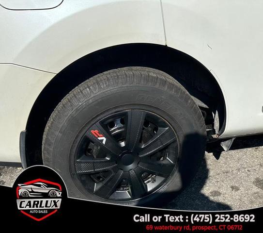 Photo of 2013 Pearl White Nissan Rogue