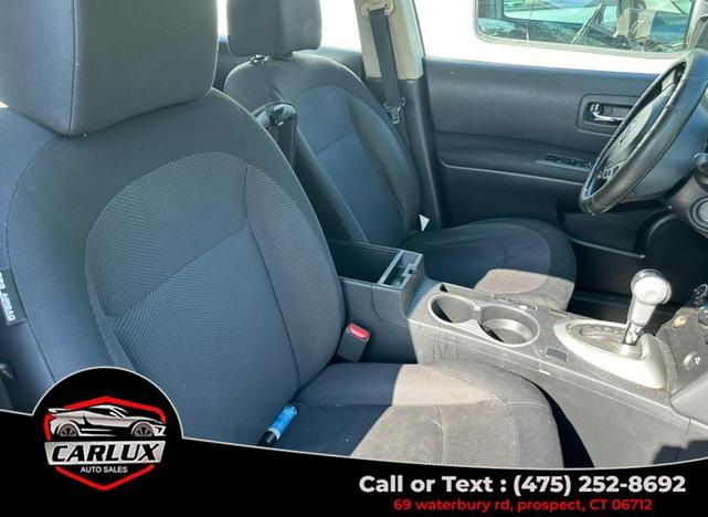 Photo of 2013 Pearl White Nissan Rogue
